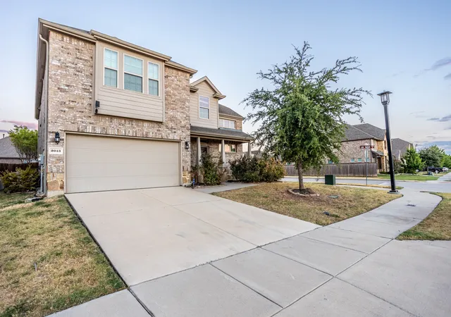 Photo 2 of Single family home for sale at 2013 Lake Moss Ln, Little Elm, TX 75068 | MLS# 21396427 | Listing updated on 2026-09-26