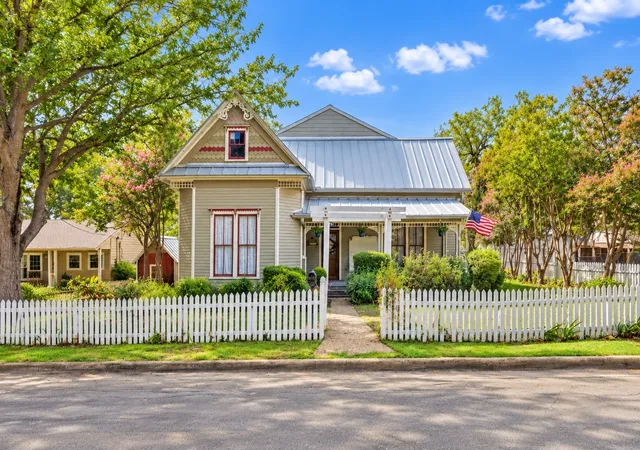 Photo 1 of Sale Pending at 602 Storrs St, Rockwall, TX 75087 | MLS# 21394640 | Listing updated on 2026-10-10