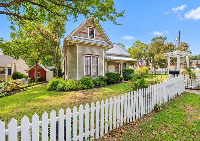 Photo 2 of Sale Pending at 602 Storrs St, Rockwall, TX 75087 | MLS# 21394640 | Listing updated on 2026-10-10