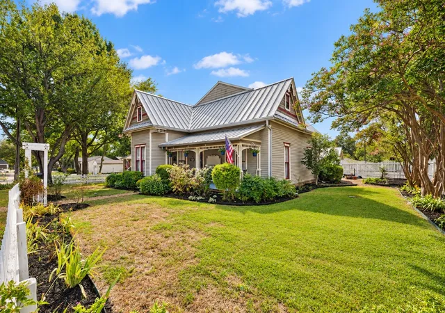 Photo 3 of Sale Pending at 602 Storrs St, Rockwall, TX 75087 | MLS# 21394640 | Listing updated on 2026-10-10