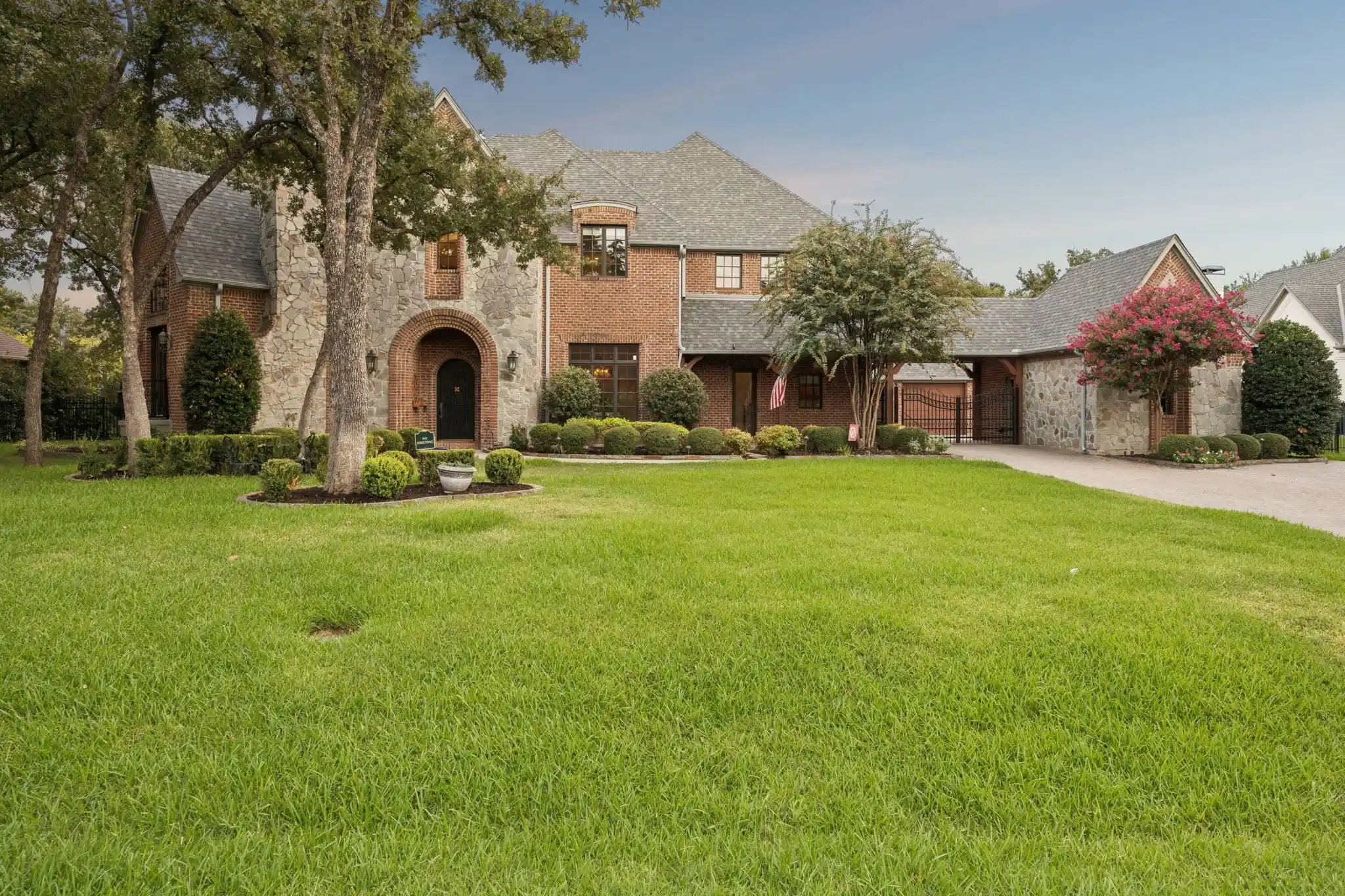Photo 1 of Mansion for sale at 505 King Ranch Rd, Southlake, TX 76092 | MLS# 21394903 | Listing updated on 2026-10-12