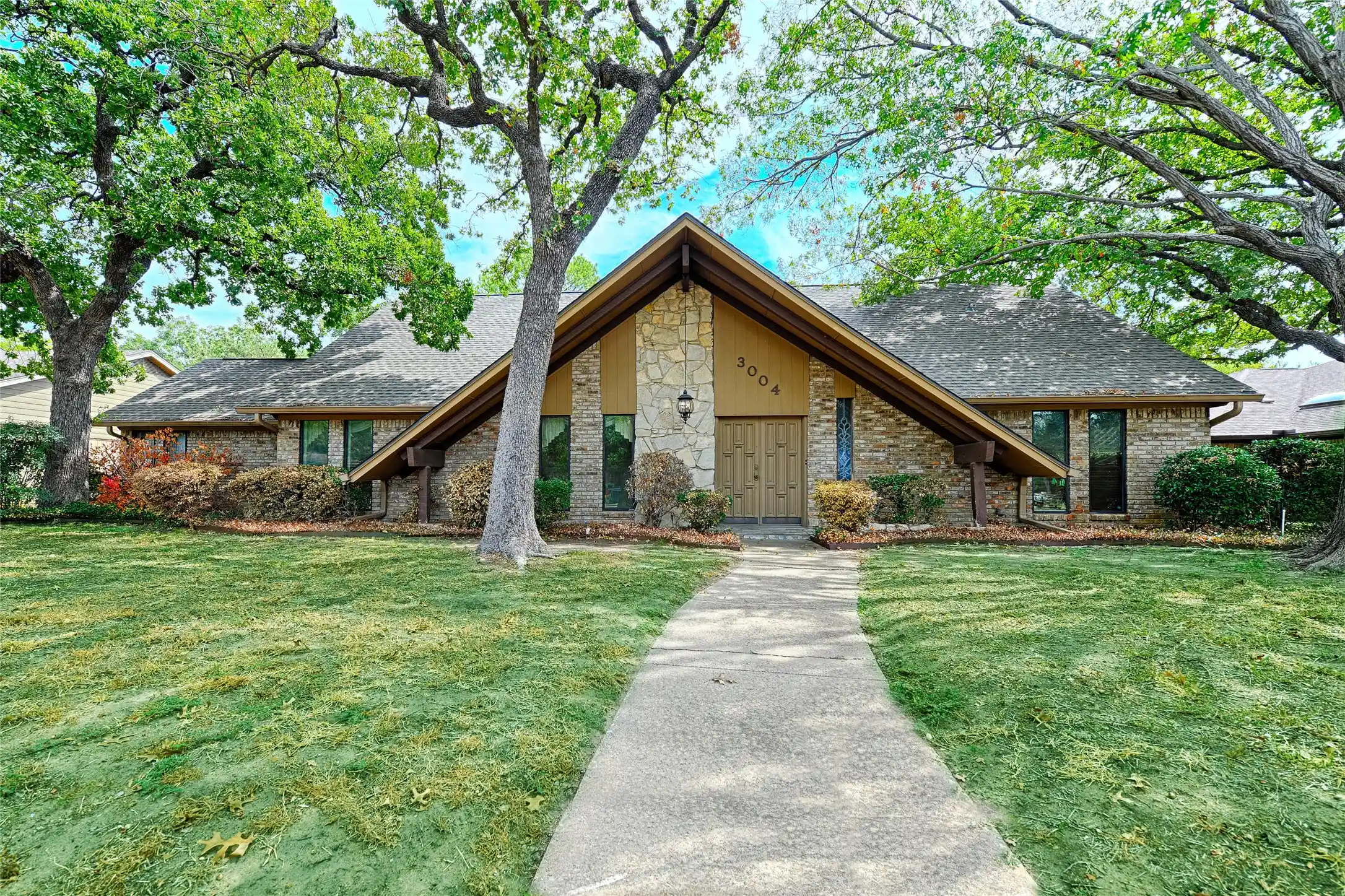 Single family home for sale at 3004 Wingren Rd, Irving, TX 75062 | MLS# 21394056