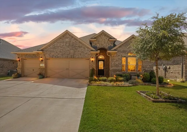 Photo 2 of Single family home for sale at 1109 Whispering Hl Dr, Mansfield, TX 76063 | MLS# 21395193 | Listing updated on 2026-09-26