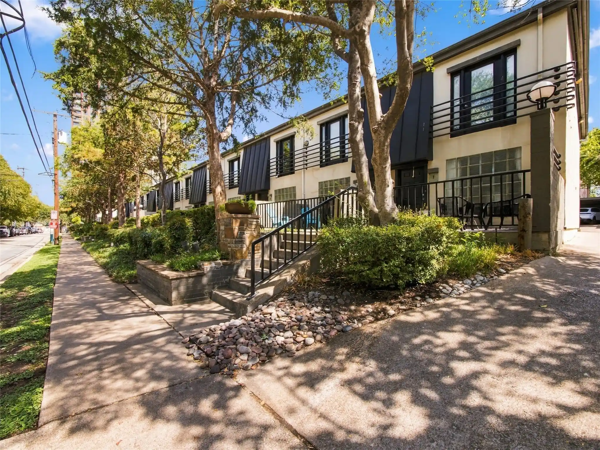Listing Photo 1 - Condo for sale in 4414 Buena Vis St located at 4414 Buena Vis St, Dallas, TX 75205 - Unit #17