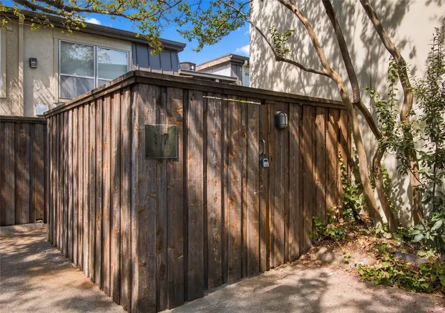 Photo 3 of Condo for sale at 4414 Buena Vista St #17, Dallas, TX 75205 | MLS# 21393314 | Listing updated on 2026-10-05