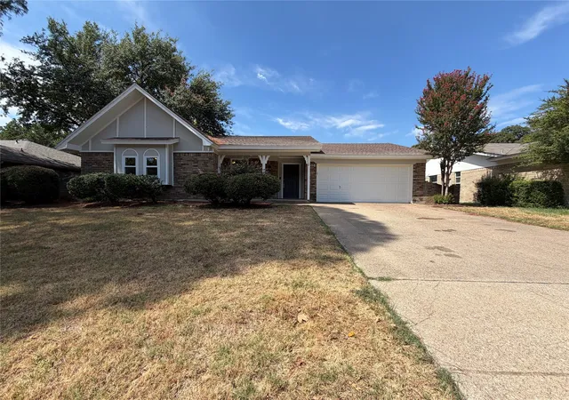 Single family home for sale at 3606 Grissom Dr, Arlington, TX 76016 | MLS# 21396248