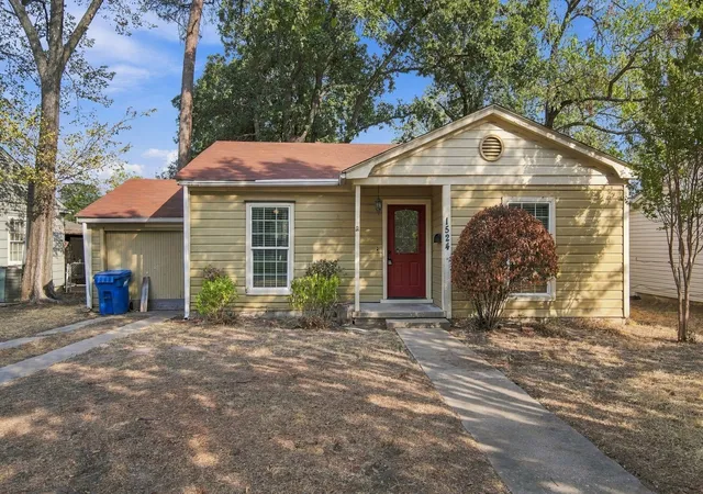 Photo 1 of Single family home for sale at 1524 Maplewood Ave, Corsicana, TX 75110 | MLS# 21391383 | Listing updated on 2026-09-26