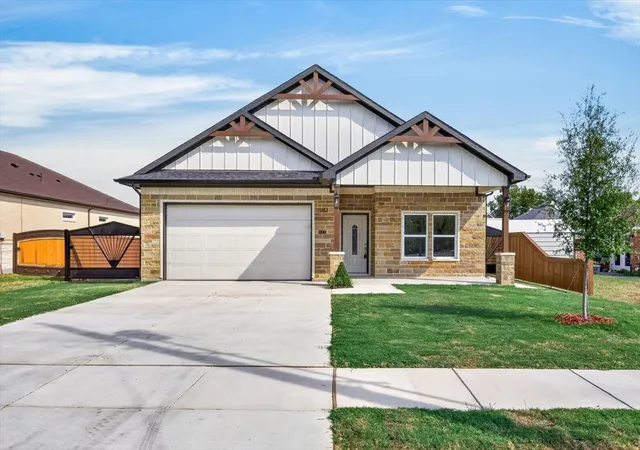 Photo 1 of Single family home for sale at 602 Crenshaw St, Terrell, TX 75160 | MLS# 21391856 | Listing updated on 2026-09-29