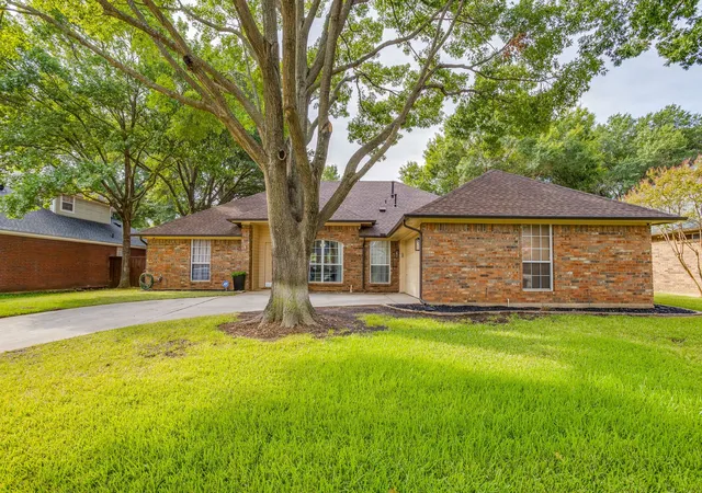 Photo 1 of Single family home for sale at 2637 Surrey Woods Rd, Flower Mound, TX 75028 | MLS# 21396529 | Listing updated on 2026-10-10