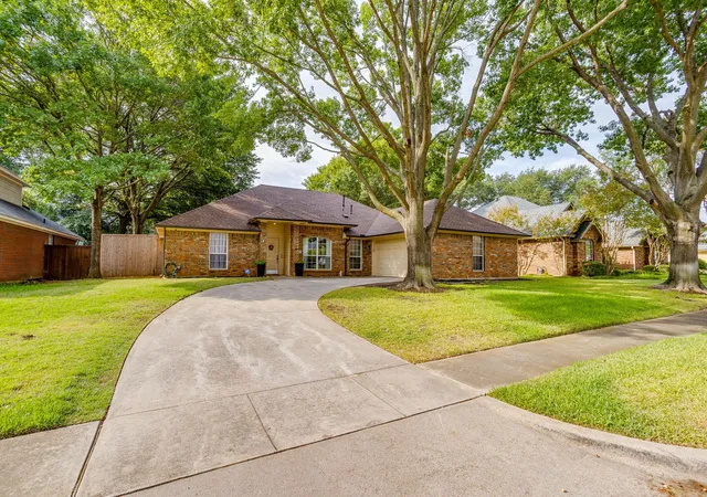 Photo 2 of Single family home for sale at 2637 Surrey Woods Rd, Flower Mound, TX 75028 | MLS# 21396529 | Listing updated on 2026-10-10