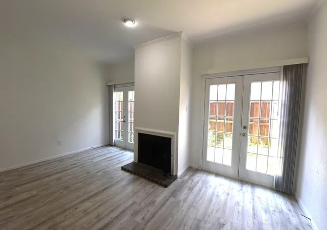 Photo 2 of Condo for sale at 2727 Shelby Ave #M, Dallas, TX 75219 | MLS# 21396638 | Listing updated on 2026-10-09