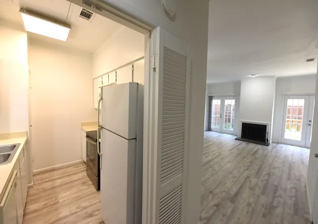 Photo 3 of Condo for sale at 2727 Shelby Ave #M, Dallas, TX 75219 | MLS# 21396638 | Listing updated on 2026-10-09