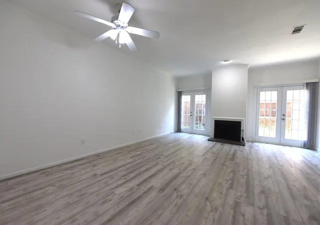 Photo 3 of Condo for sale at 2727 Shelby Ave #M, Dallas, TX 75219 | MLS# 21396638 | Listing updated on 2026-10-09