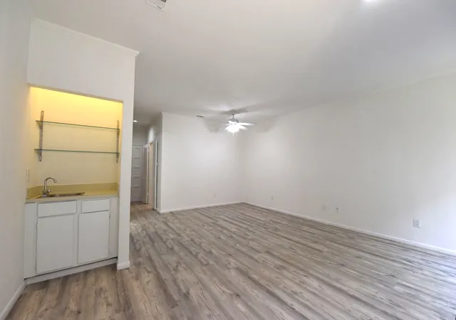 Photo 4 of Condo for sale at 2727 Shelby Ave #M, Dallas, TX 75219 | MLS# 21396638 | Listing updated on 2026-10-09