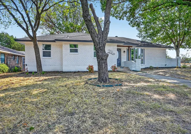 Photo 3 of Single family home for sale at 906 Pinedale Ln, Dallas, TX 75241 | MLS# 21396562 | Listing updated on 2026-10-10