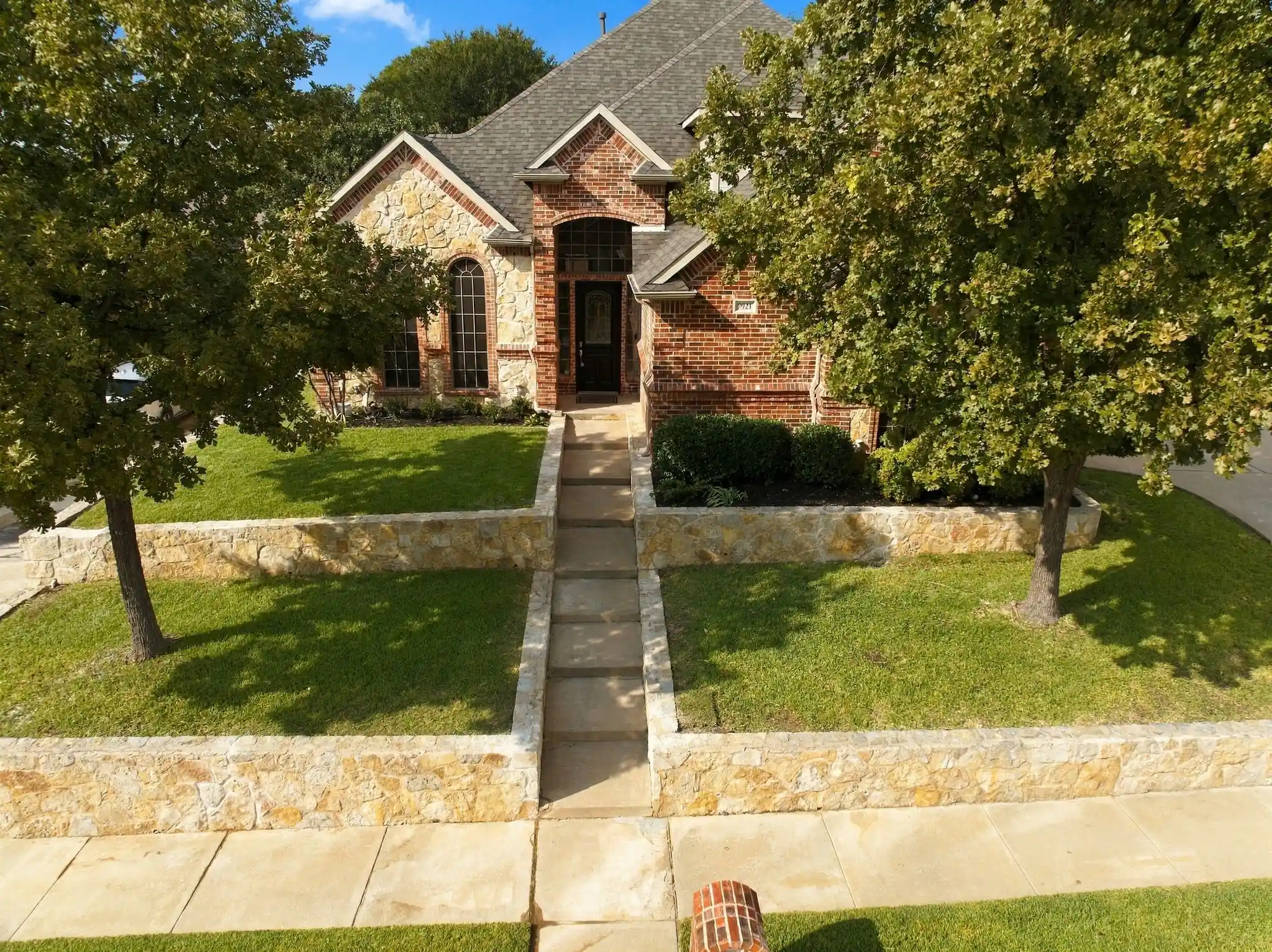 Photo 1 of Single family home for sale at 7921 Shady Oaks Dr, North Richland Hills, TX 76182 | MLS# 21392934 | Listing updated on 2026-10-12