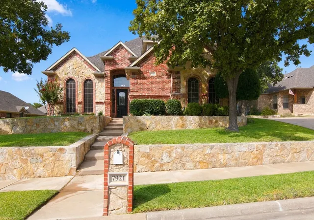 Photo 2 of Single family home for sale at 7921 Shady Oaks Dr, North Richland Hills, TX 76182 | MLS# 21392934 | Listing updated on 2026-10-08