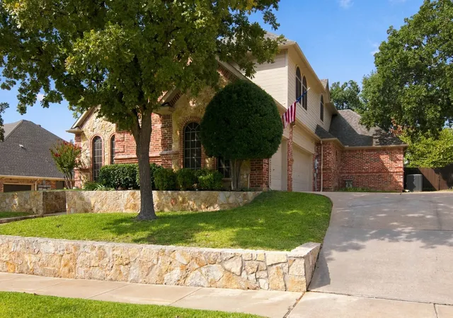 Photo 3 of Single family home for sale at 7921 Shady Oaks Dr, North Richland Hills, TX 76182 | MLS# 21392934 | Listing updated on 2026-10-08