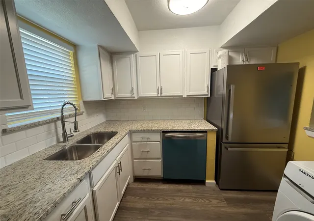Listing Photo 3 - Condo for sale in building located at 3240 Lombardy Ln, Dallas, TX 75220 - Unit #108