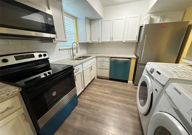 Listing Photo 4 - Condo for sale in building located at 3240 Lombardy Ln, Dallas, TX 75220 - Unit #108