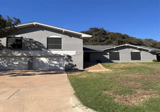 Photo 1 of Single family home for sale at 3528 Walton Ave, Fort Worth, TX 76133 | MLS# 21396654 | Listing updated on 2026-10-10