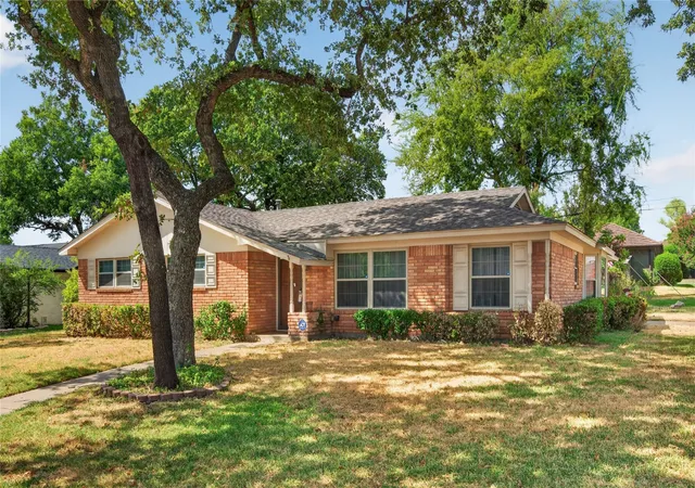 Photo 1 of Single family home for sale at 520 Circleview Dr N, Hurst, TX 76054 | MLS# 21390234 | Listing updated on 2026-10-06