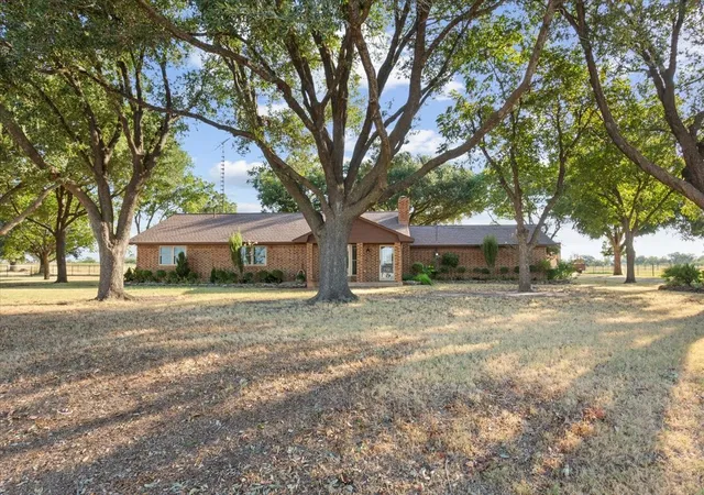 Photo 2 of Single family home for sale at 670 Berger Rd, West, TX 76691 | MLS# 21396173 | Listing updated on 2026-09-29