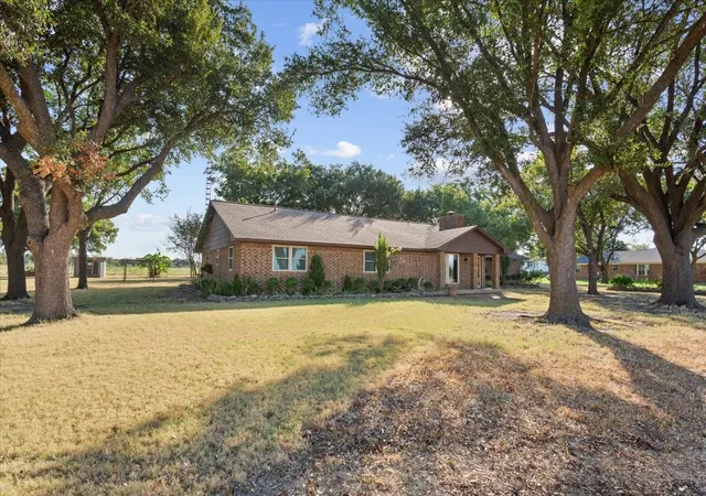 Photo 3 of Single family home for sale at 670 Berger Rd, West, TX 76691 | MLS# 21396173 | Listing updated on 2026-09-29