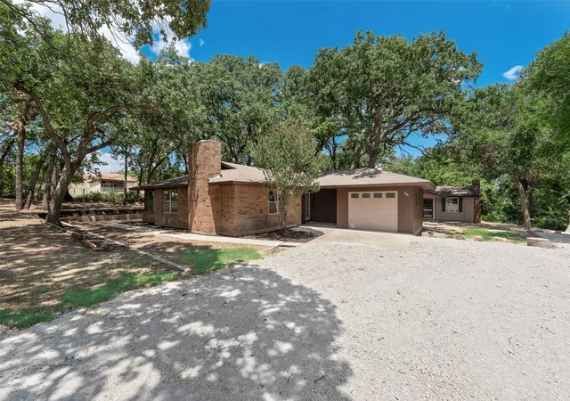 Photo 1 of Single family home for sale at 294 Thomas Len Rd, Azle, TX 76020 | MLS# 21396126 | Listing updated on 2026-09-28