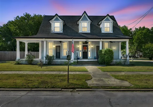 Single family home for sale at 118 Craig St, Hillsboro, TX 76645 | MLS# 21394016