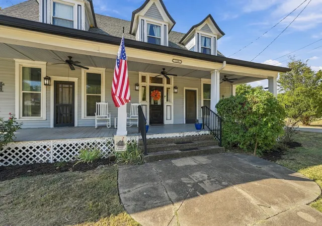 Photo 2 of Single family home for sale at 118 Craig St, Hillsboro, TX 76645 | MLS# 21394016 | Listing updated on 2026-10-27