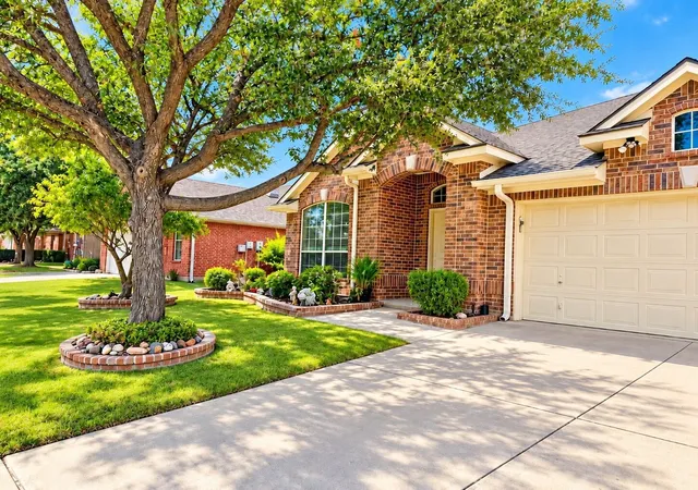 Photo 2 of Single family home for sale at 11504 Crystal Fls Dr, Fort Worth, TX 76244 | MLS# 21394355 | Listing updated on 2026-10-10