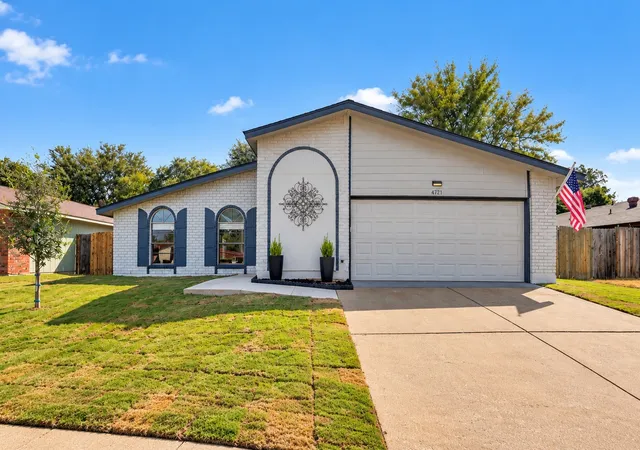 Single family home for sale at 4721 Woodfield Dr, Arlington, TX 76016 | MLS# 21396517