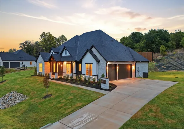 Photo 2 of Single family home for sale at 1011 Meadow Wood Ter, Azle, TX 76020 | MLS# 21396680 | Listing updated on 2026-09-26