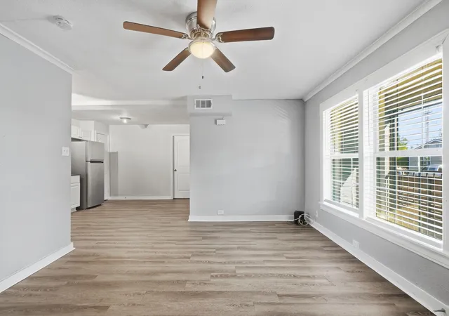Photo 3 of Single family home for sale at 403 E Standifer St, Mc Kinney, TX 75069 | MLS# 21385711 | Listing updated on 2026-10-05