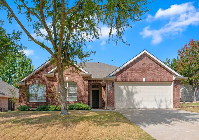 Photo 1 of Single family home for sale at 2809 Holw Ridge Dr, Denton, TX 76210 | MLS# 21375844 | Listing updated on 2026-10-08