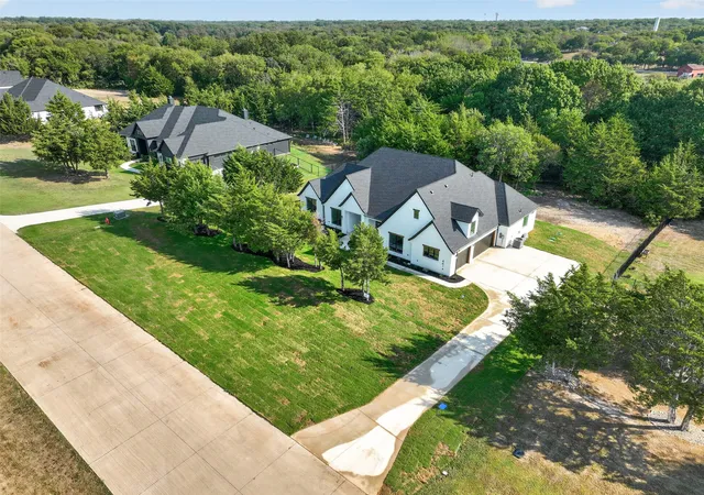 Photo 2 of Single family home for sale at 441 Silo Ct, Waxahachie, TX 75167 | MLS# 21392769 | Listing updated on 2026-10-06