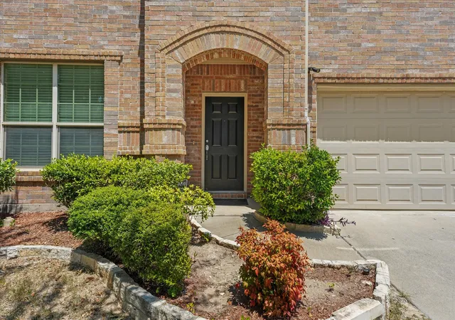 Photo 3 of Single family home for sale at 2040 Hanakoa Fls Dr, Anna, TX 75409 | MLS# 21396258 | Listing updated on 2026-09-26