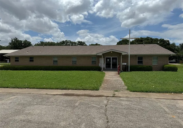 Photo 1 of Single family home for sale at 2801 Elm St, Denton, TX 76201 | MLS# 21396107 | Listing updated on 2026-09-26