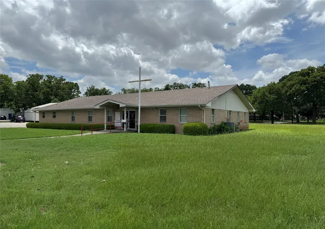 Photo 2 of Single family home for sale at 2801 Elm St, Denton, TX 76201 | MLS# 21396107 | Listing updated on 2026-09-26