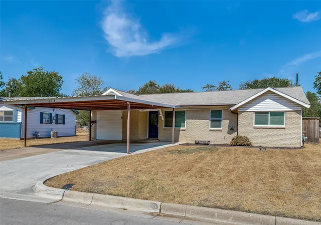 Photo 2 of Single family home for sale at 336 Saddle Trl, Saginaw, TX 76179 | MLS# 21394268 | Listing updated on 2026-09-26