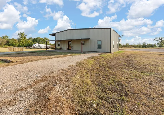 Photo 2 of Single family home for sale at 685 County Rd 1102, Rio Vista, TX 76093 | MLS# 21396357 | Listing updated on 2026-09-26
