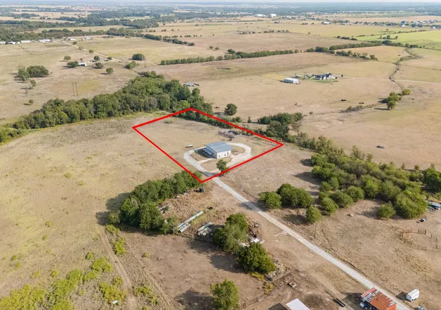Photo 3 of Single family home for sale at 685 County Rd 1102, Rio Vista, TX 76093 | MLS# 21396357 | Listing updated on 2026-09-26
