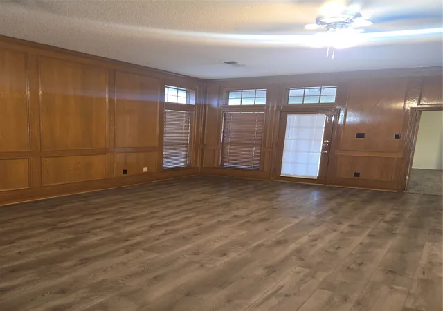 Photo 3 of Single family home for sale at 108 Tara Cir, Lancaster, TX 75146 | MLS# 21394652 | Listing updated on 2026-10-28