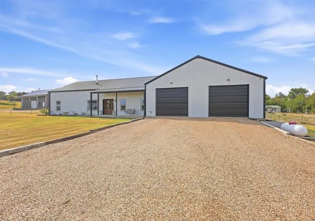 Photo 2 of Sale Pending at 208 Chicken Fld Rd, Whitewright, TX 75491 | MLS# 21391939 | Listing updated on 2026-09-30