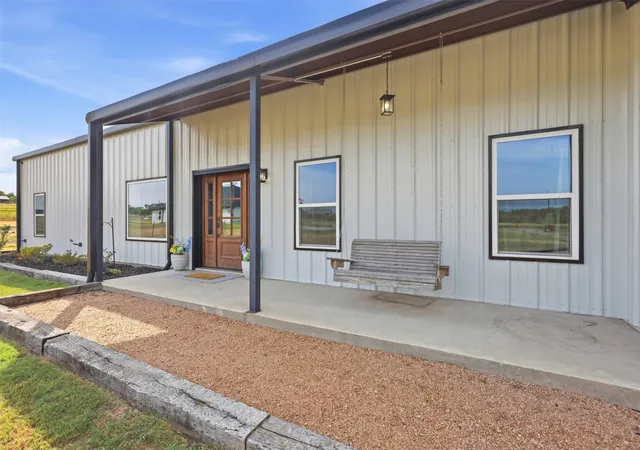 Photo 4 of Sale Pending at 208 Chicken Fld Rd, Whitewright, TX 75491 | MLS# 21391939 | Listing updated on 2026-09-30