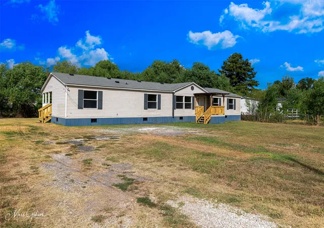 Photo 2 of Manufactured home for sale at 5569 Crystal Dr, Shreveport, LA 71107 | MLS# 21393683 | Listing updated on 2026-10-10