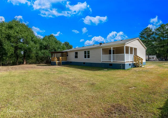 Photo 3 of Manufactured home for sale at 5569 Crystal Dr, Shreveport, LA 71107 | MLS# 21393683 | Listing updated on 2026-10-10