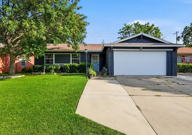 Photo 1 of Single family home for sale at 450 Price Dr, Lewisville, TX 75067 | MLS# 21396821 | Listing updated on 2026-10-10