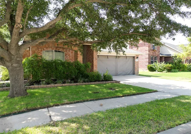 Photo 1 of Single family home for sale at 929 Warbler, Aubrey, TX 76227 | MLS# 21396475 | Listing updated on 2026-10-08